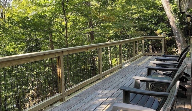 Modern 4-bedroom cabin close to Liberty Mountain