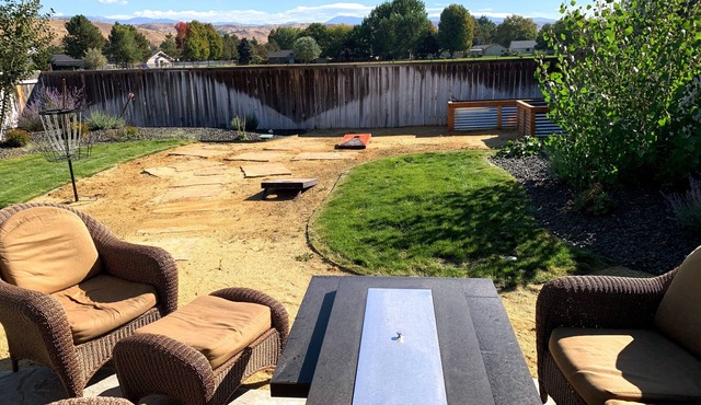 Modern 4 Bedroom Home- Fun for Family - Short Drive to Downtown