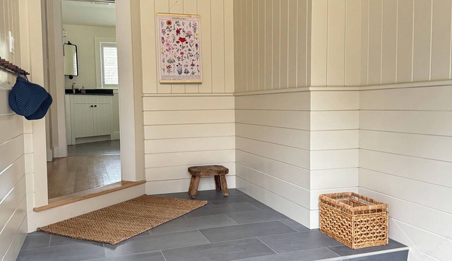 Modern Farmhouse/Cottage in beautiful Dublin with air conditioning