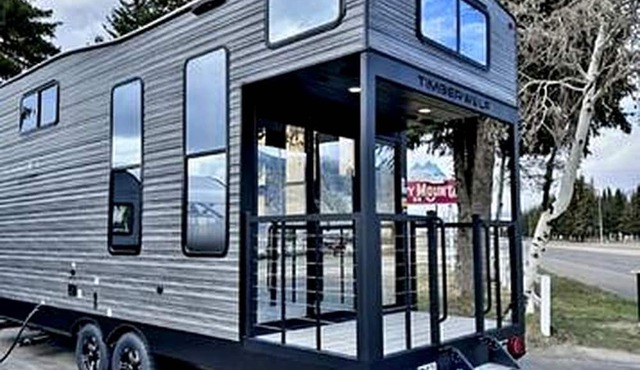Modern Lofted Tiny House Fully Equipped with Lake Views in Texas