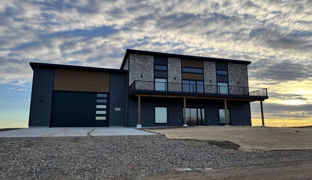 Modern Riverfront Escape, Crofton, NE - Entire Home