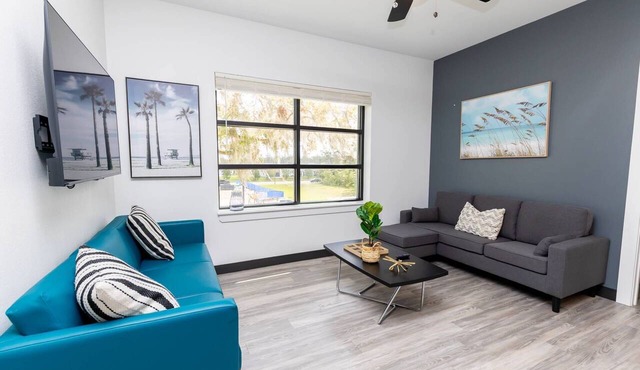 Modern Wellness Retreat | Steps to Tennis, Pickleball & Wellness Center | Extended Stays Welcome