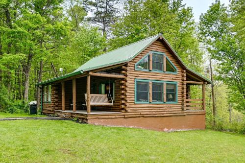 Motorsports, Lake Days & Hikes! Cabin in Waterfall