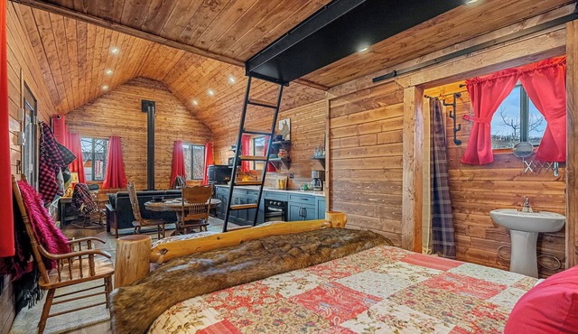 Mount Evan Luxury Riverside Cabin