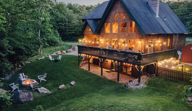 Mount Snow Chalet-modern family home, chefs kitchen, gameroom, Clubhouse pool