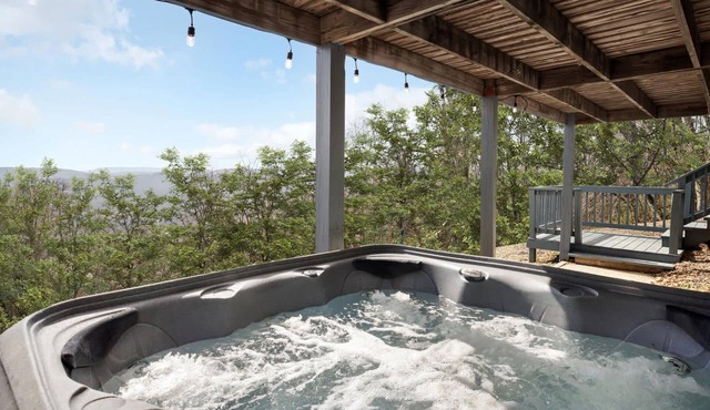 Mountain cabin w/hot tub & game room