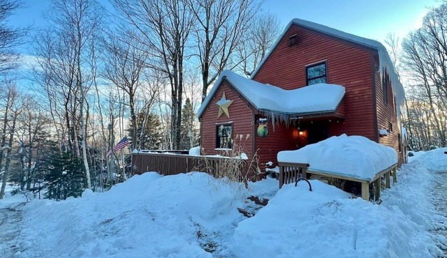 Mt Snow Chalet: Peaceful Escape w/Hot Tub