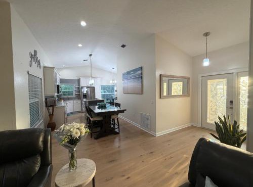 Near KSC - Peaceful Spacious Home for 6 - Fully Stocked Kitchen and Coffee Bar