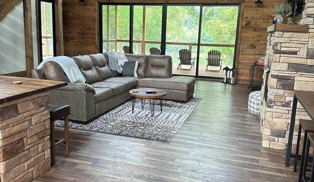 NEW BEAUTIFUL HOME RIGHT ON THE WHITE RIVER! WALK-IN WHITE RIVER ACCESS!
