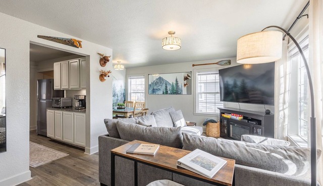 NEW!! Boise Base Camp: 4bd, Arcade, Gym, Dog-Friendly, Near BSU & Downtown