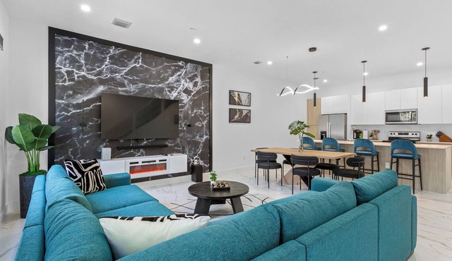 New Luxury Home with Hot Tub & Game Room in Ft. Lauderdale - 10 min to Beach