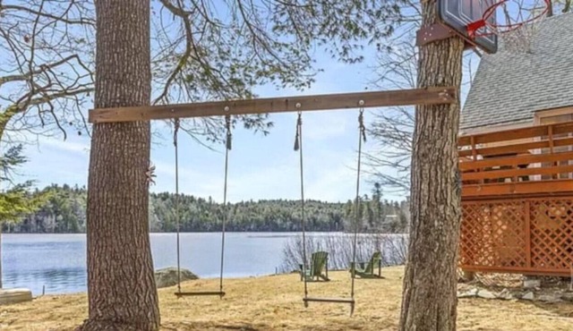 NEW Private Secluded Waterfront House on Quiet Lake