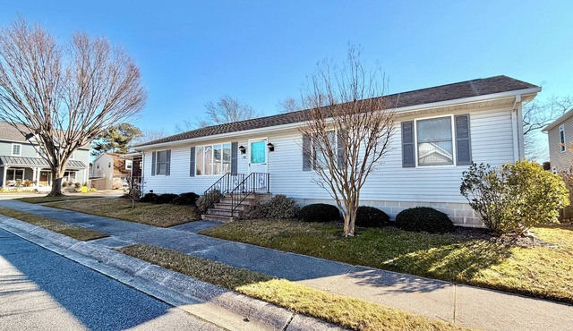 NEW TO VRBO! Adorable and Affordable Rehoboth Classic-298 Sandalwood Street