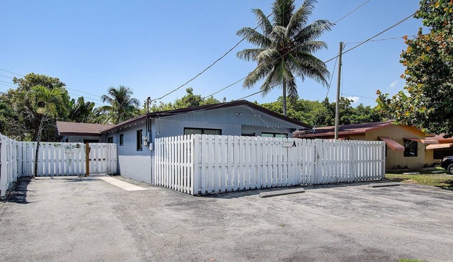 New Wilton Manor Compound! Sleeps 12