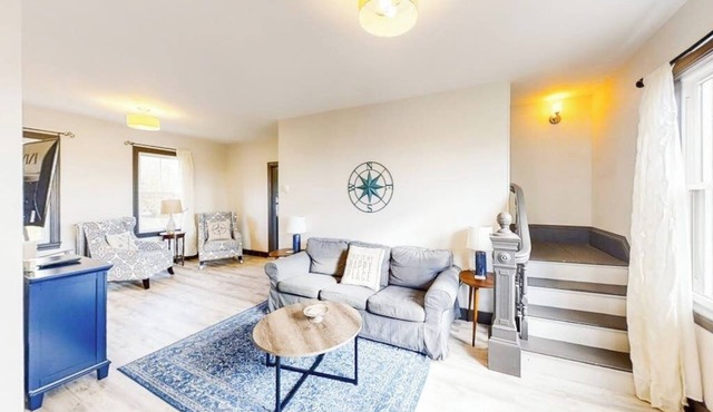 Newly Renovated Haven w/Deck, Walk to Shops, Dining & Marina, Pet friendly