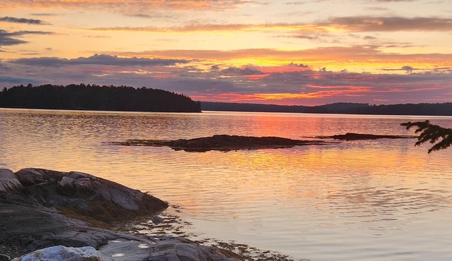 Newly renovated waterfront cottage with spectacular sunset views