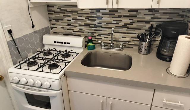 Nice & Simple Studio E in Hollywood