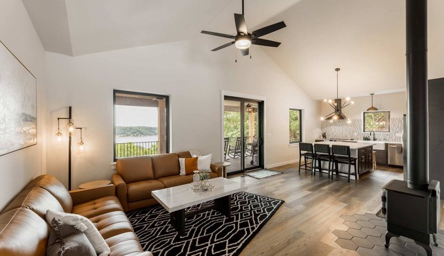 Oak Ridge on Beaver Lake, 5BR Lakeview, Sleeps 13