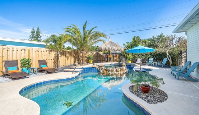 Oasis House: Heated Pool & Spa 300ft Walk to Beach