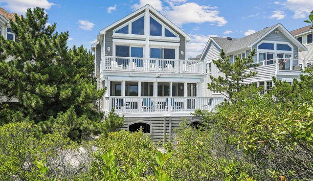OCEAN FRONT! 5 Bedrooms 5 bathrooms, private beach! OFF SEASON 4 NIGHT MINI WEEKS AVAILABLE