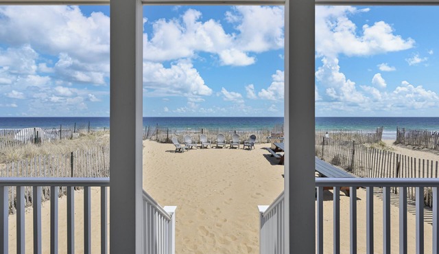 Ocean Front On The Sand Of Salisbury Beach!