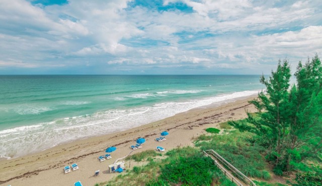 Ocean Front Two Bedroom Condo, Jensen Beach, FL 2194980