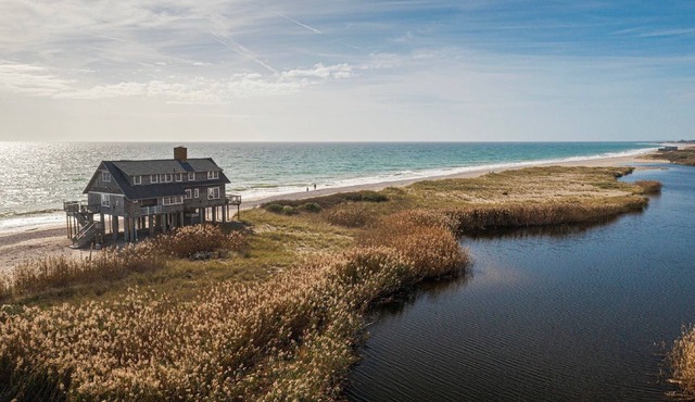 Oceana: Beachfront Estate, Period Charm, Sleeps 8