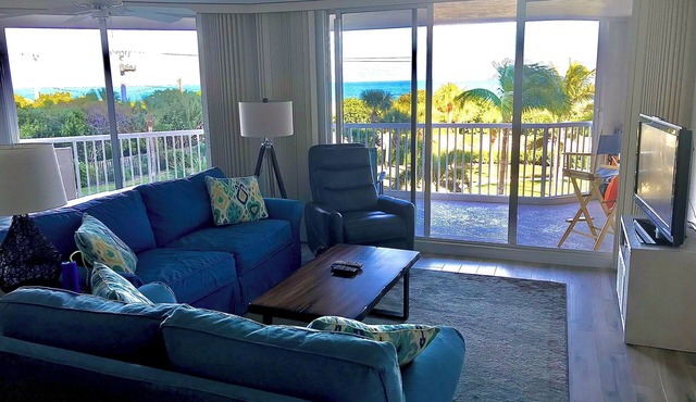 Oceanfront 2-bedroom Condo, Resort living in Enchanting North Hutchinson Island
