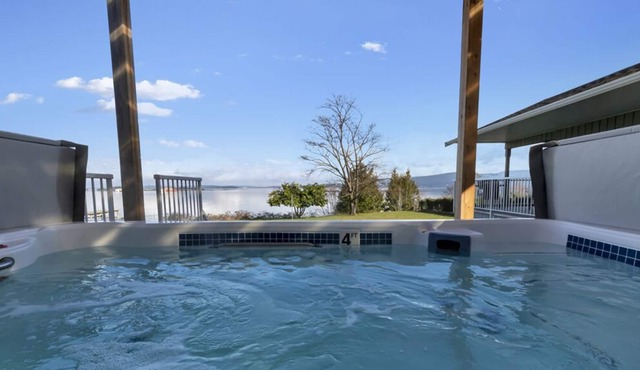Oceanfront acreage with kitchen, bathroom, bedroom, laundry, Swim Spa & Jacuzzi