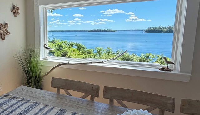 Oceanfront home with private steps to the sea + kayaks