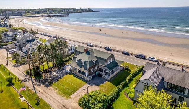 Oceanfront Retreat on Goochs Beach 7 Bedrooms