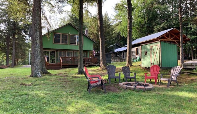 Old Forge Lakefront Cottage with 5 Bedrooms and 2 Baths (Sleeps 10)!