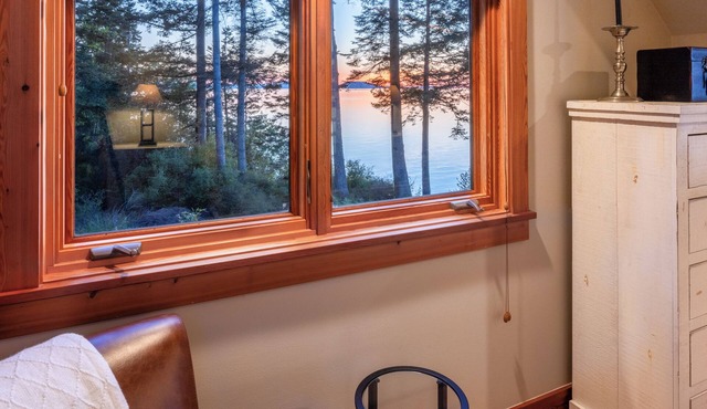 Orcas Waterfront Custom Home, 180 Degree Summer Sunset & Sunrise, Sleeps 12