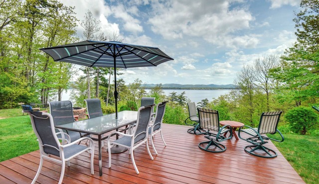 Ossipee Lake Cottage w/Screened Porch & Fire Pit!