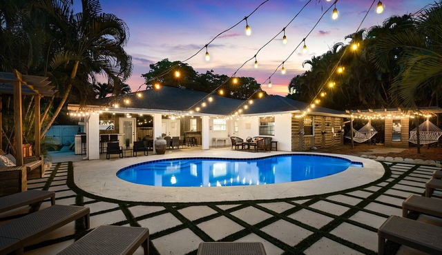 Outdoor Paradise: HtdPool Hammocks GmRm MiniGolf