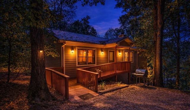 Outlook Cabin! Close to Helen!