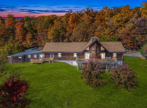 Overlook at Sleepy Creek - Sleepy Creek Frontage, Secluded, Grill, Fire Pit, Deck, Family Friendly, Game Room, Fishing, Hammock, View, Fireplace