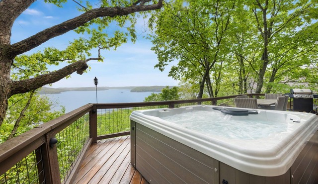Overlook - Hot Tub - Beaver Lake