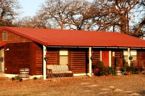 Pet-Friendly Accommodation on a Ranch in McDade, Texas