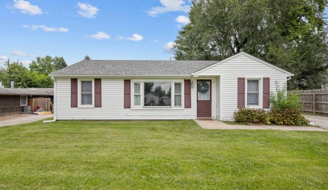 Pet Friendly & Spacious 3BR + Garage in Silvis