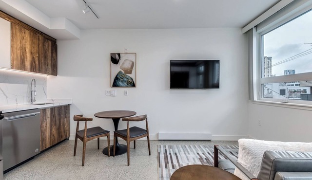 Pet Friendly Studio@1170 Barclay