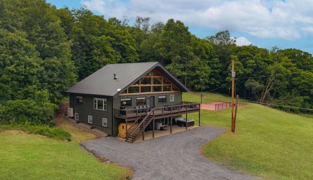 Pickleball, Sauna, Hot Tub, Cold Plunge, Game Room, Pond, Mini Golf