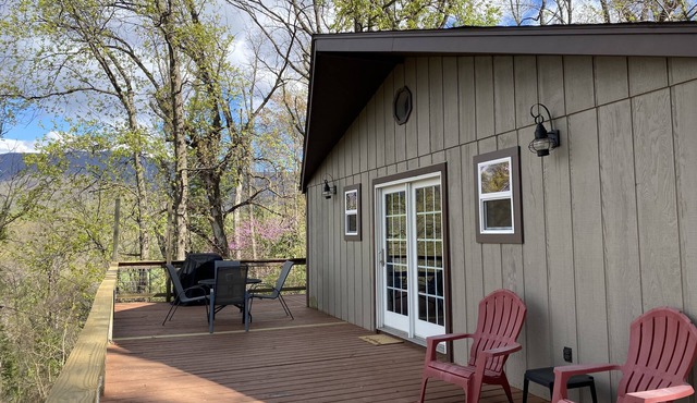 Private Mountaintop Cabin w/ Views! (Pet Friendly)