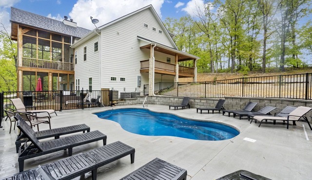 Private Resort-Style Lodge with Private Pool, Hot Tub, Game Tables, Zip Line & 20 Acres of Trails