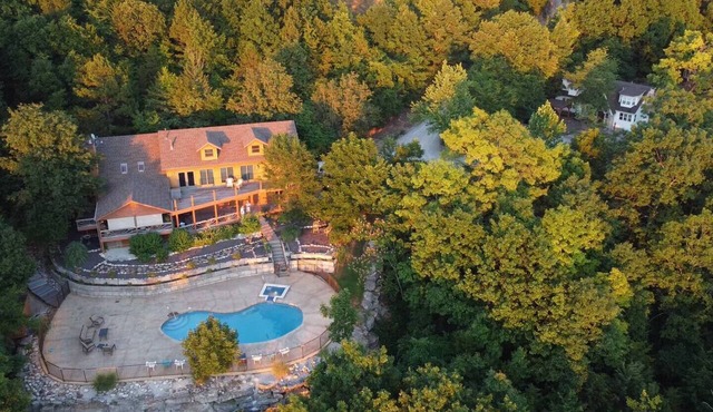 Private Royal Retreat for the whole family! 2 houses RoyalView & English Cottage