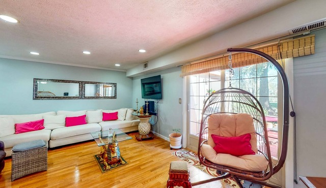 Private Townhome - Prime Location - Lake Views
