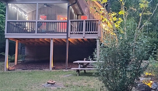 Private yet convenient! A hidden gem on Stoney Creek. Relax and unwind!