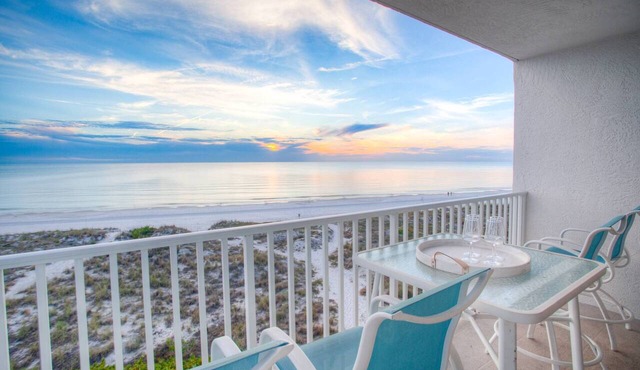 Quiet Building in the Heart of Madeira Beach. Outstanding View. Beachfront Pool and Hot-Tub.