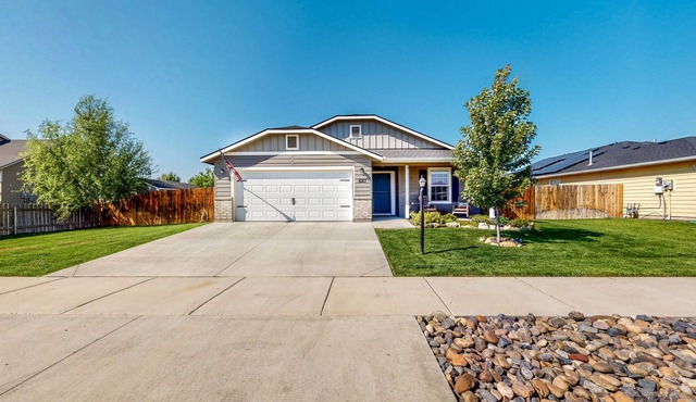 Quiet Ranch-Style Home with Fenced Yard, Gas Grill, Firepit & Fireplace