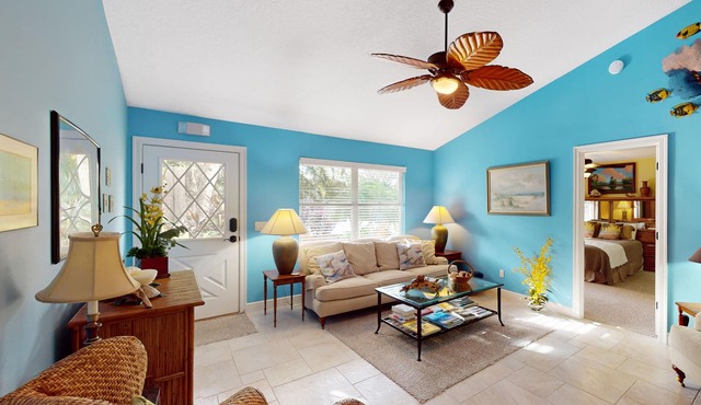 Quiet tropical haven with children's items, covered patio, grill, smart TV, & AC